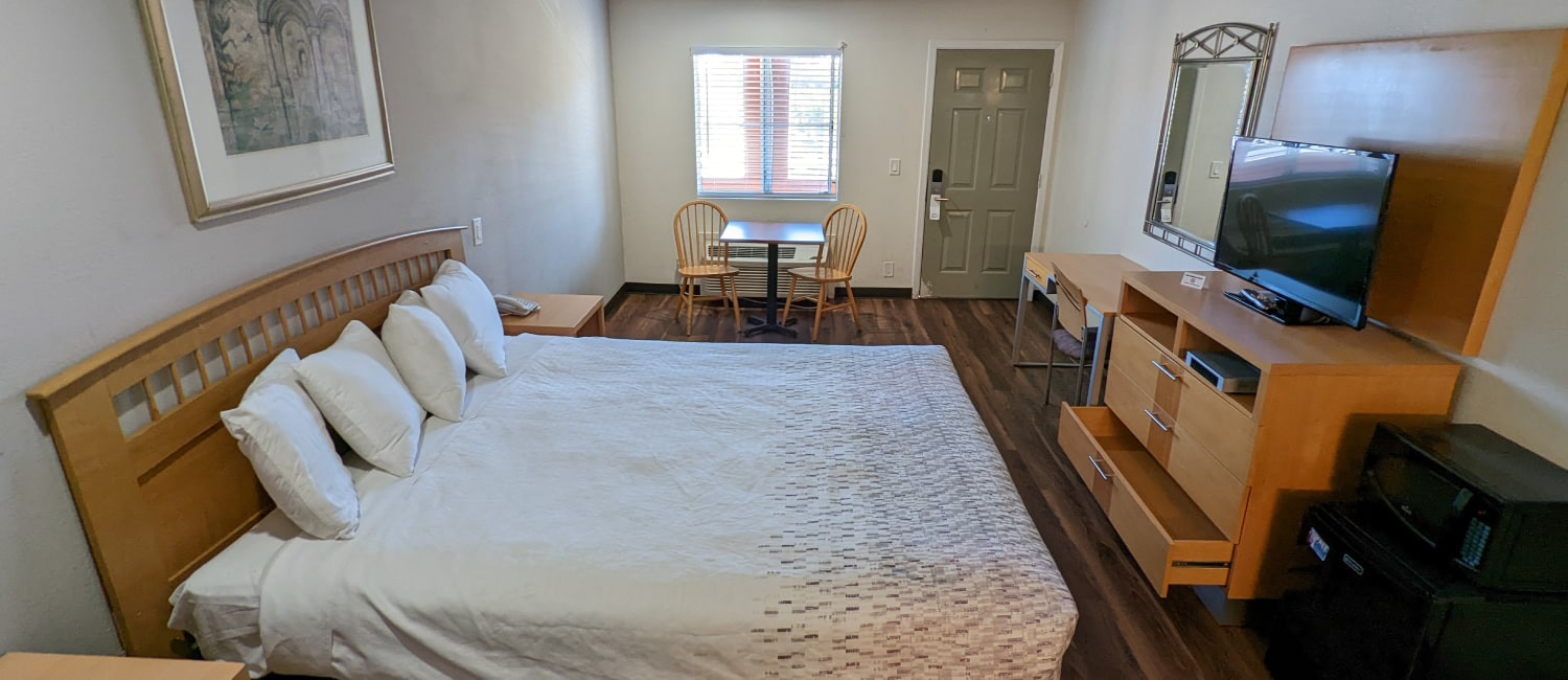 Cozy Guest Rooms With Homelike Amenities