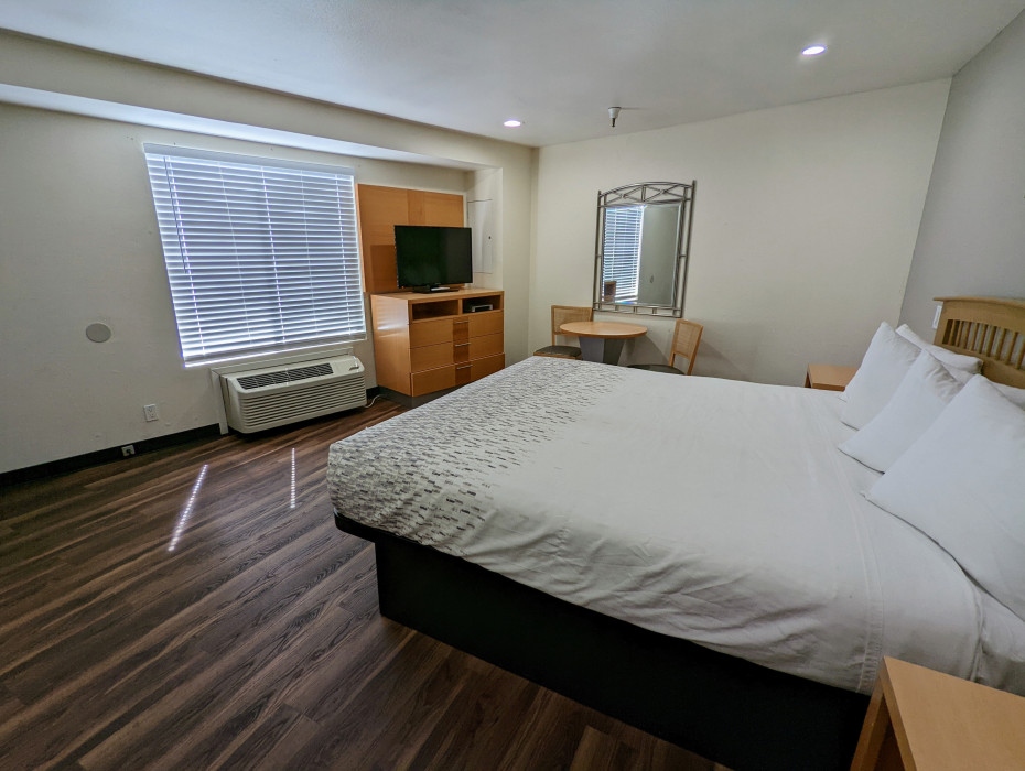 1 King Bed