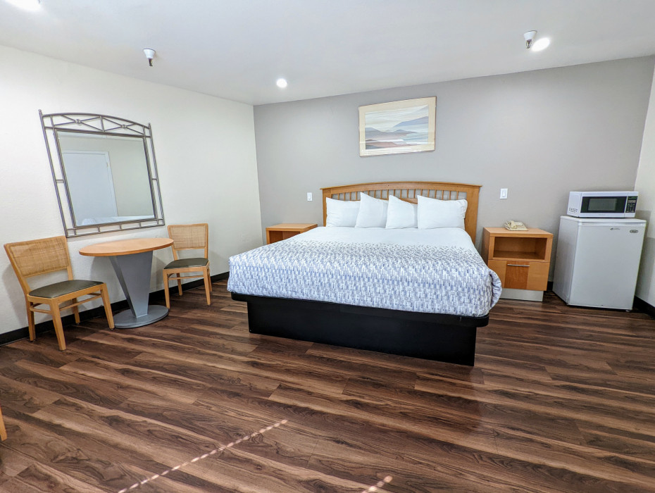 1 King Bed Accessible