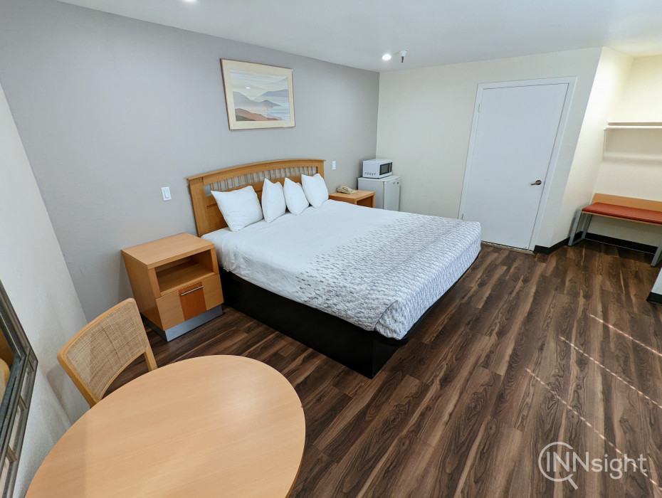 1 King Bed Accessible