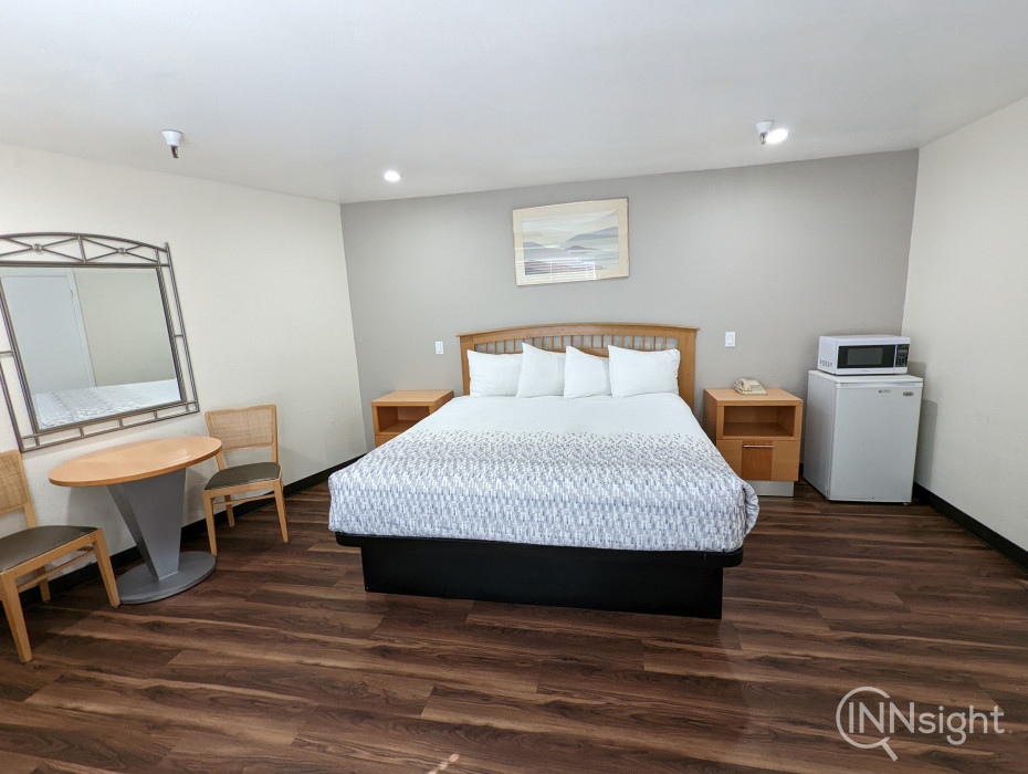 1 King Bed Accessible