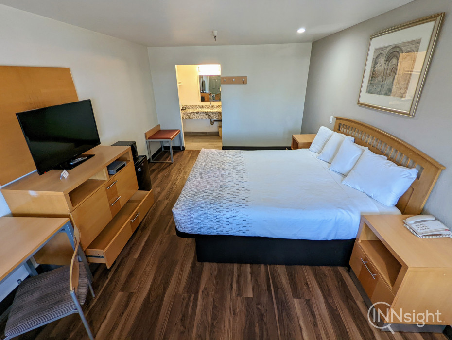 1 King Bed