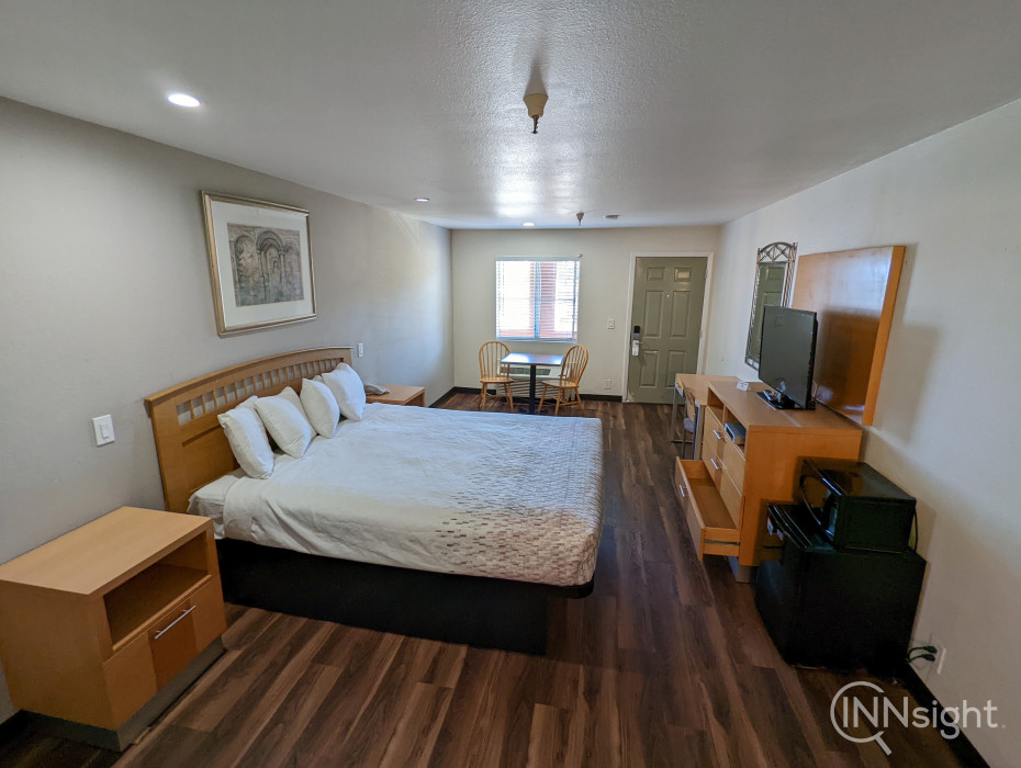 1 King Bed